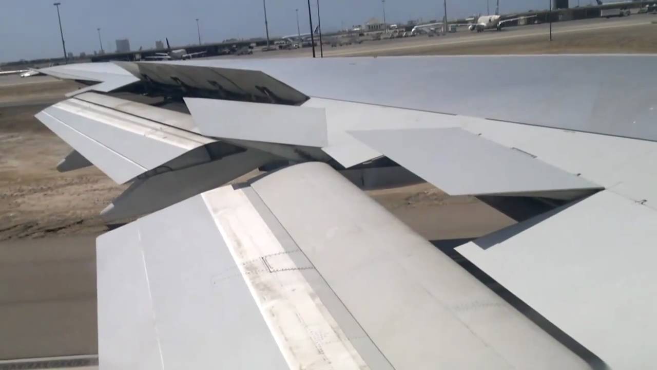 Saudi Airlines Boeing 747-300 takeoff from jeddah international airport