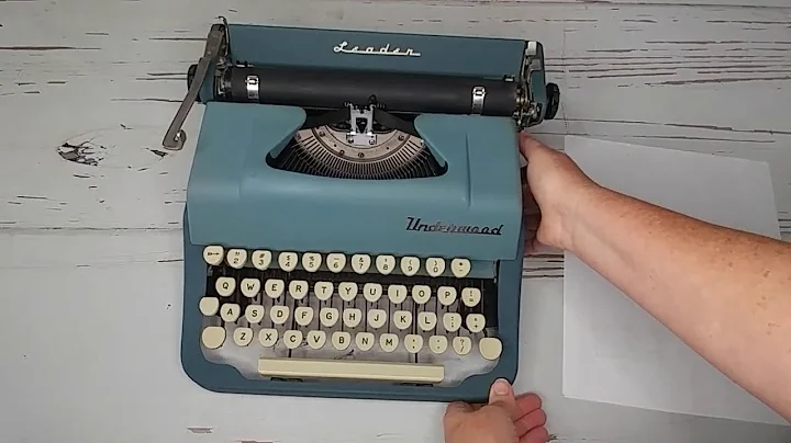 1956 Underwood Leader Portable Typewriter | Demo Video