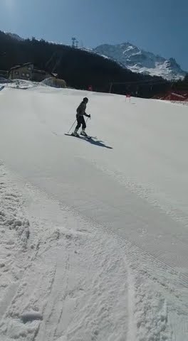 Tante Sandra's erster Ski Versuch ๐