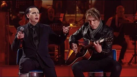 Marilyn Manson and Tyler Bates performing Sweet Dr...