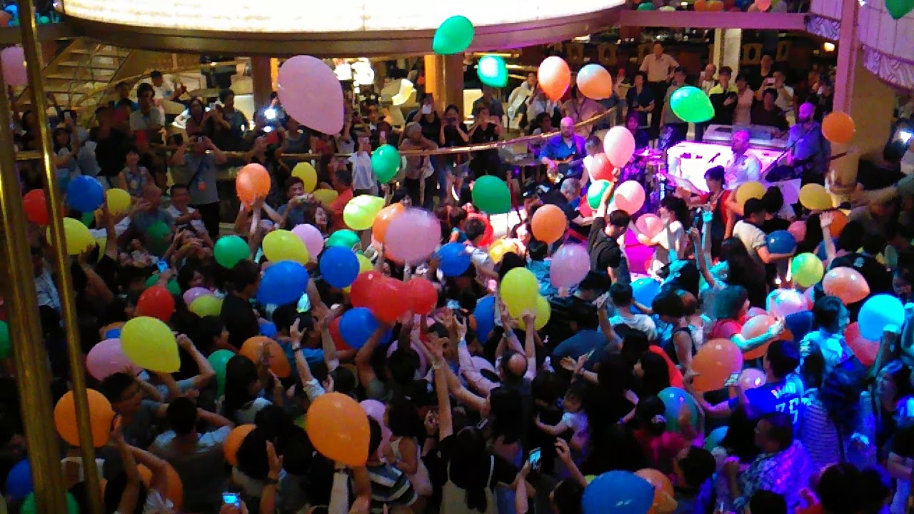 盛世公主遊輪 最後一天晚上的氣球派對