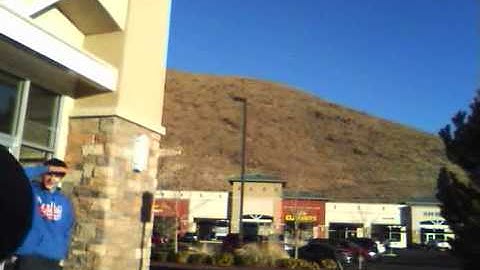 Flying Hubsan X4 at Starbucks almost crash but recover