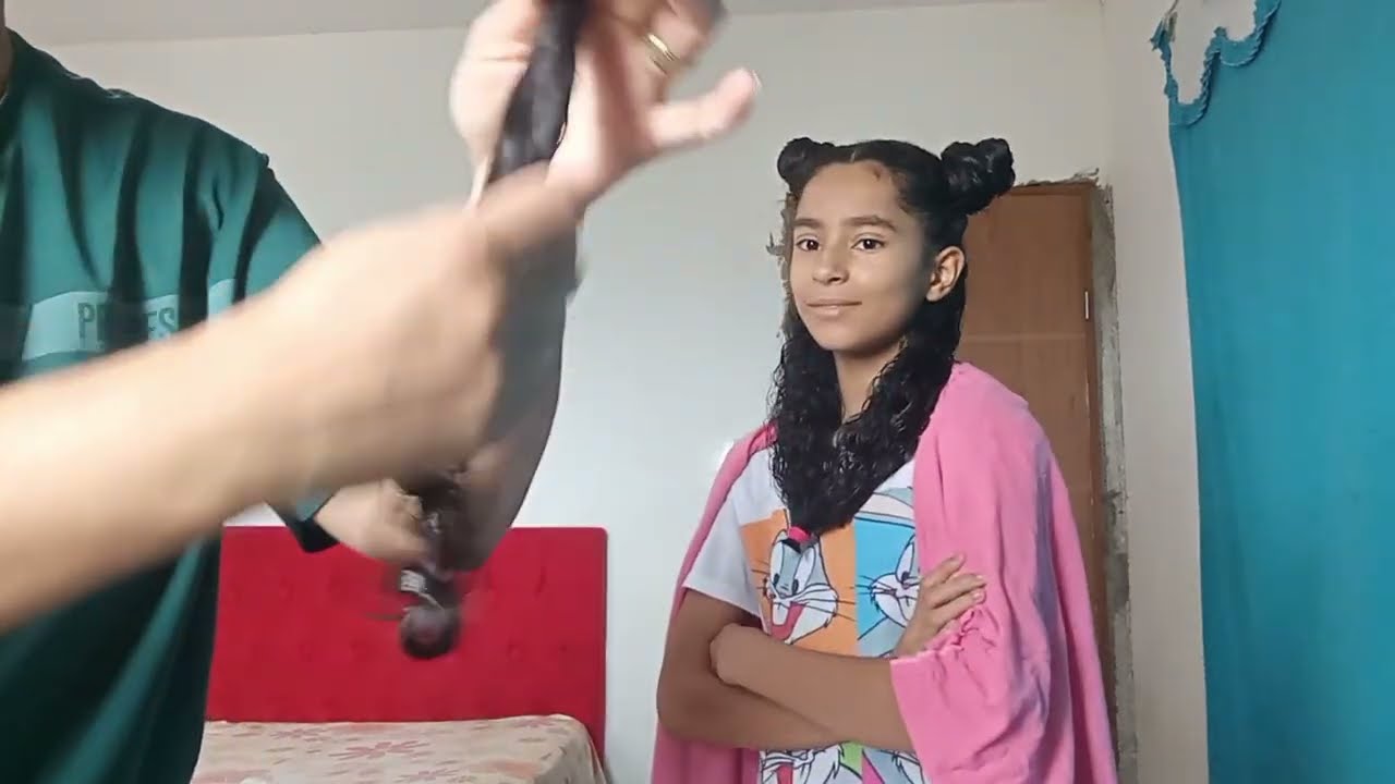 Vamos doar o cabelo dela | Cortei o cabelo da Helô em casa😅 #rotinadiária #viralvideo 