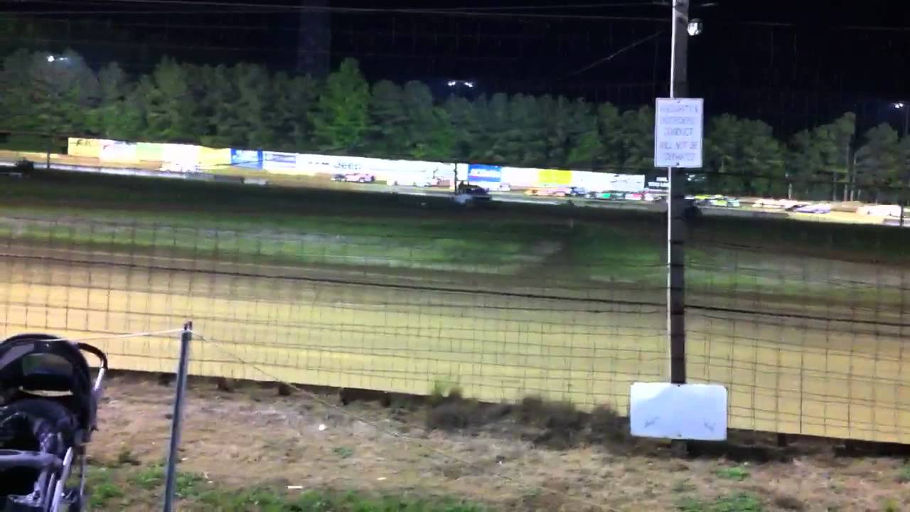 Austin Hubbard leads the world of outlaws at Delaware inter - YouTube