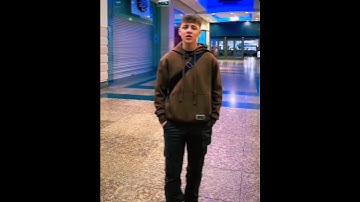 أمير إبراغيموف لاعب أكاديمية مانشستر يونايتد يتلوا آيات من القرآن الكريم