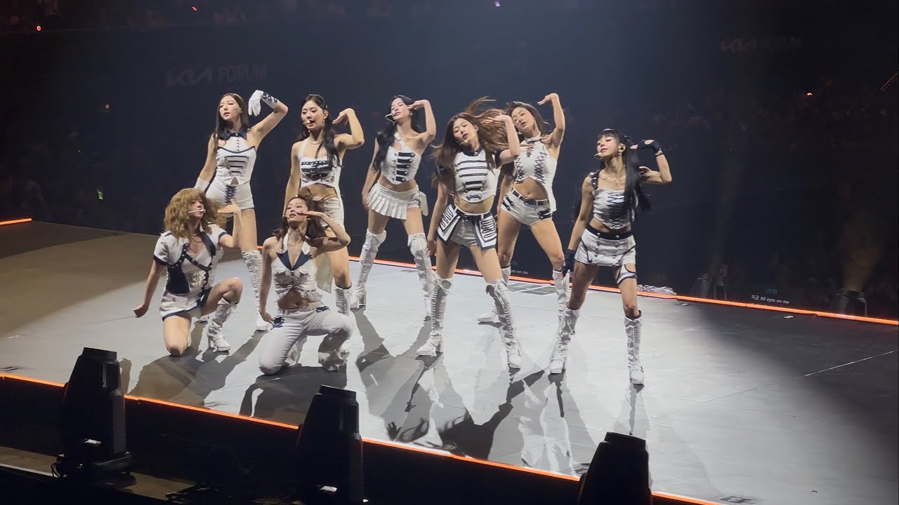 Twice - Set Me Free live @ Kia Forum NIGHT 1 Los Angeles, CA 1/21 Twice - Set Me Free live @ Kia Forum NIGHT 1 Los Angeles, CA 1/21
