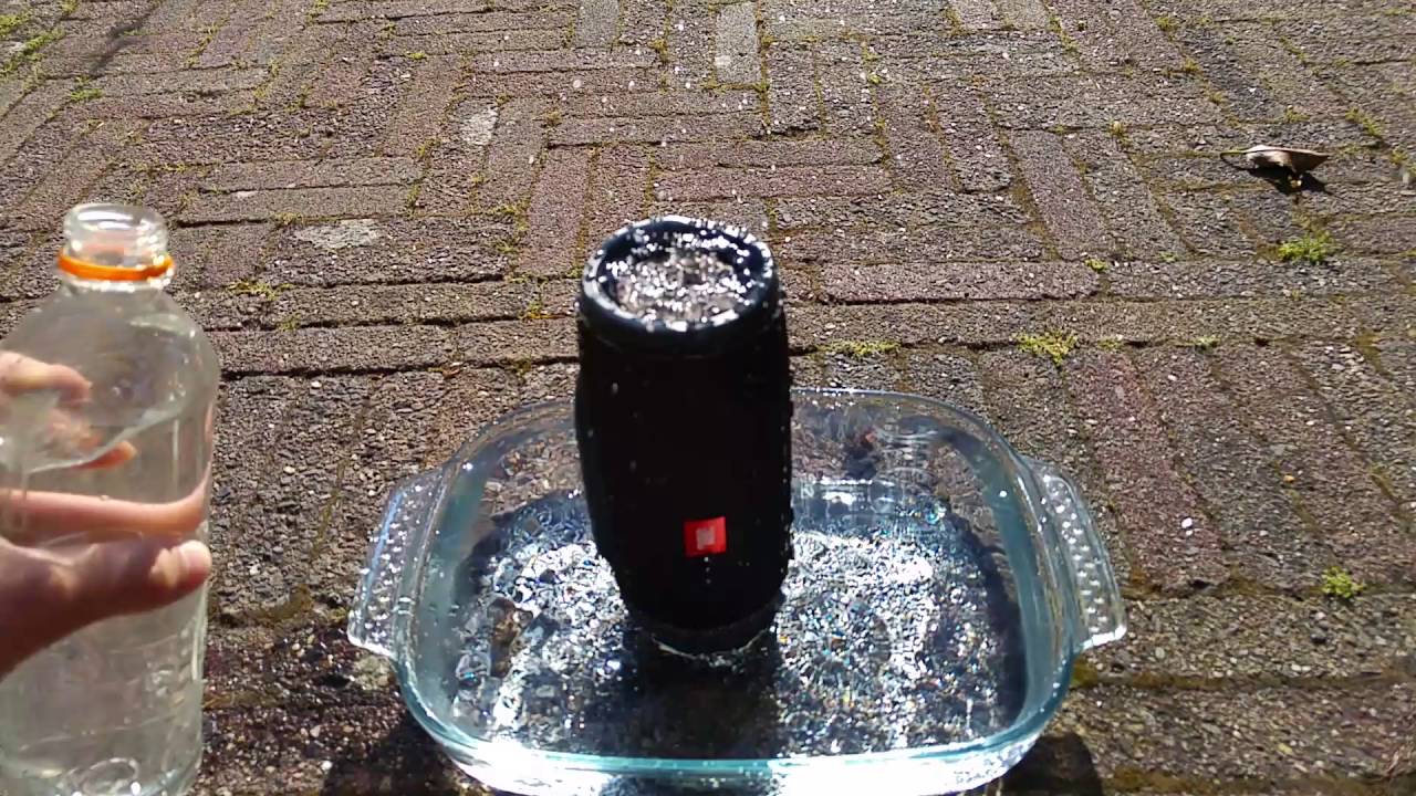 jbl pulse 3 water test