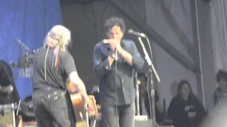 Willie Nelson at Jazz Fest 2013 05-03-2013 Let&#39;s face the Music and Dance, Will the Circle ..