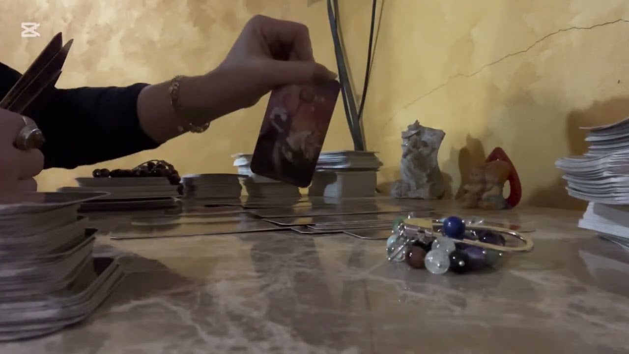 حبيبك المتباعد شايفك ازاي اول العلاقه وشايًفك ازاي دلوقتي ناوي يرجع ندم. ولا يلا ارتاحنا وقفل الباب🧐