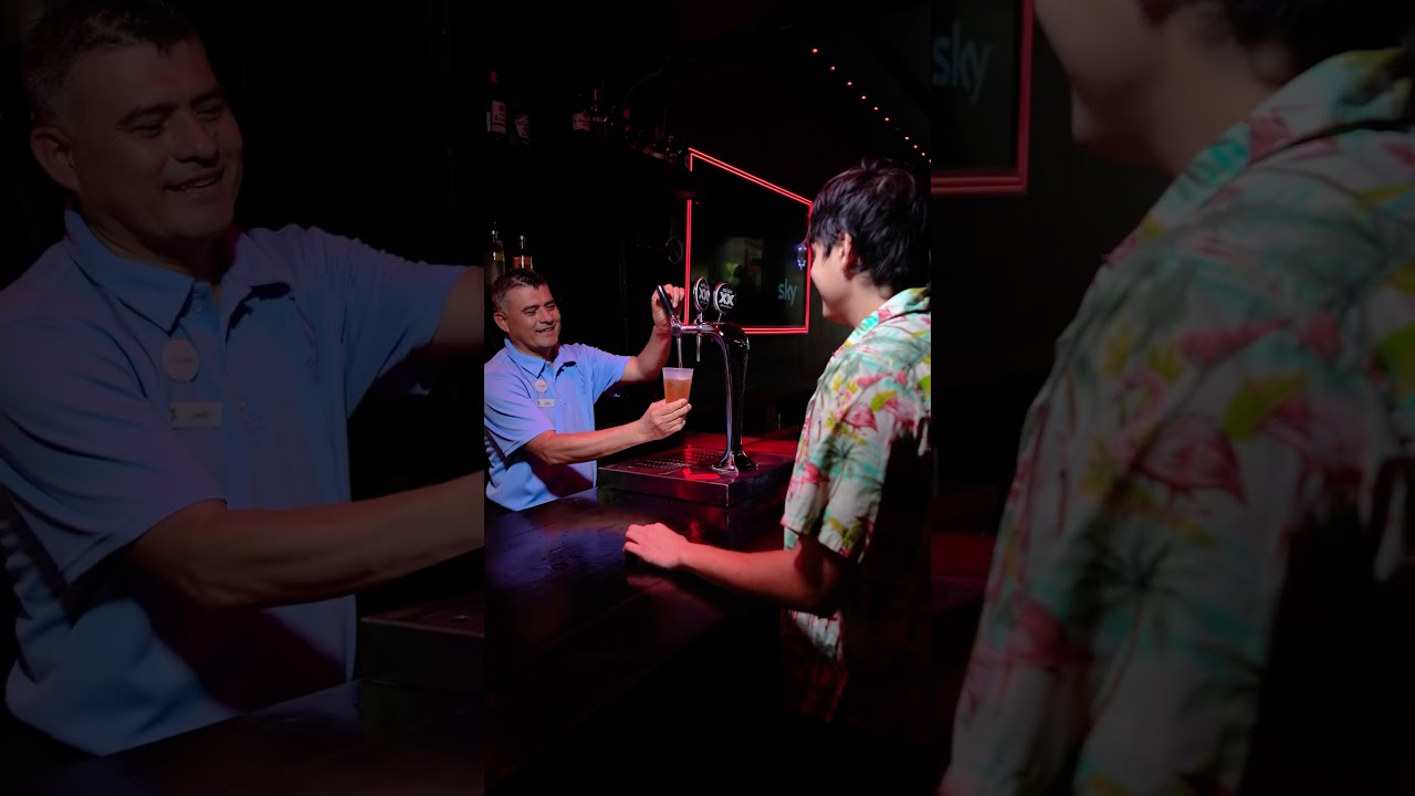 Disfruta tu bebida favorita en Havana Sports Bar. 🎱📍Grand Oasis Cancún