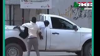 لحظة اعتقال الصحفي في الشبكه في الخرطوم صحفي الجزيرة