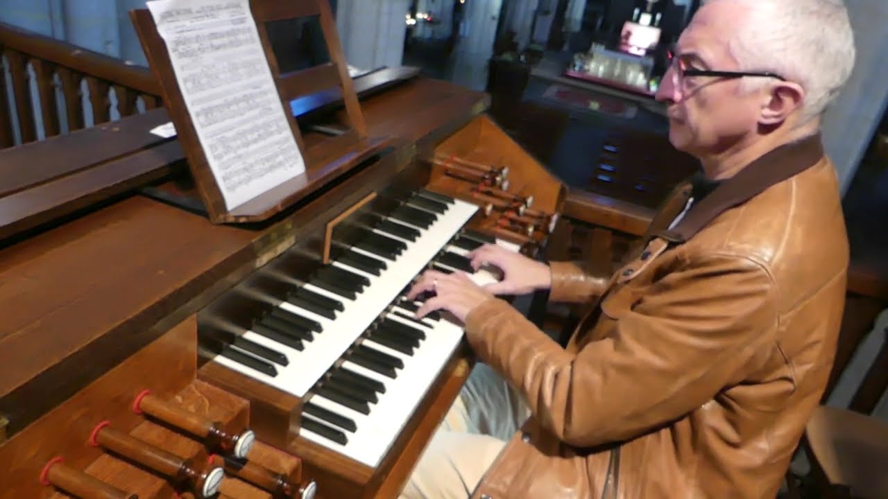 Le lion rouge Léopold Sédar SENGHOR, Herbert PEPPER, Pierre ASTOR l'orgue de l'église d'Ambert