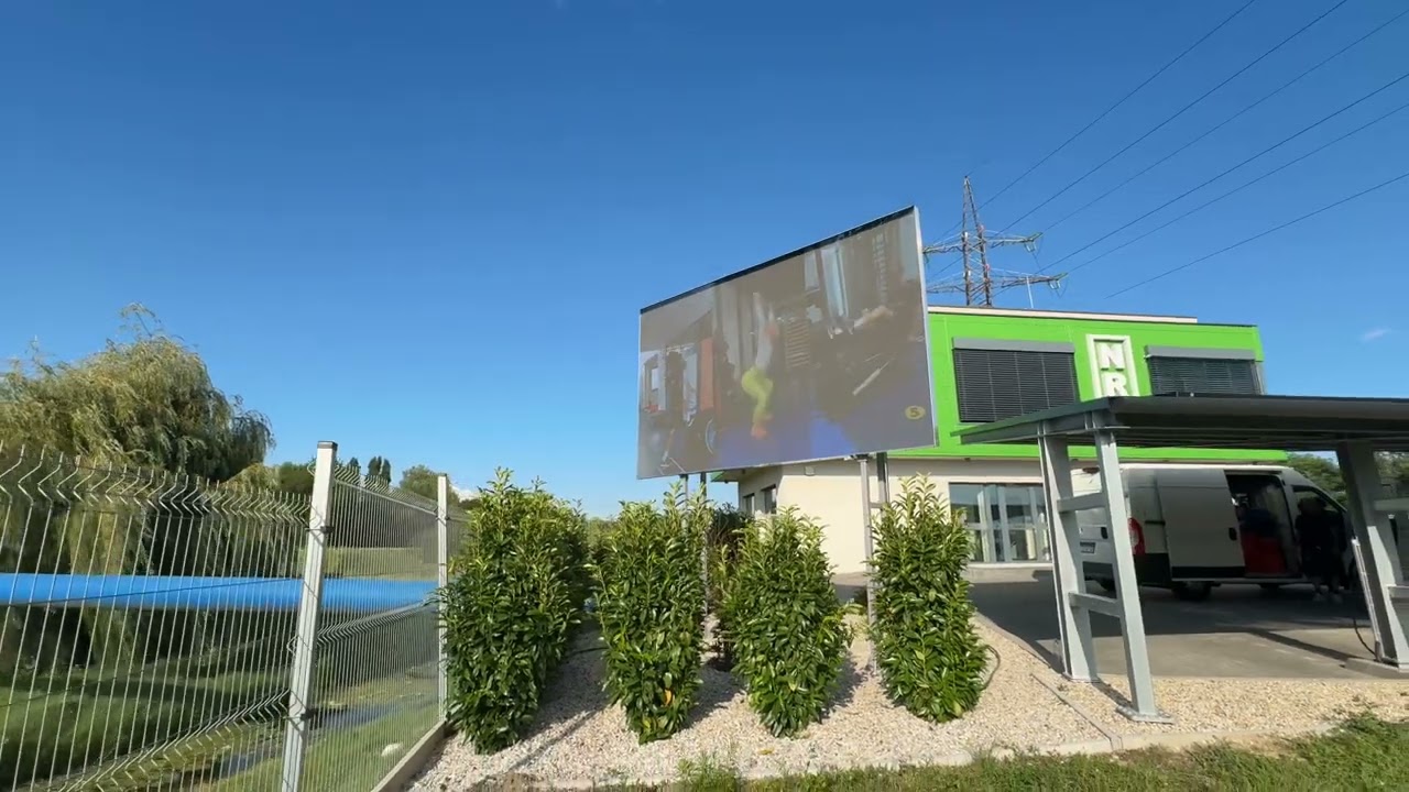 GYŐR NRG LEDFAL - kültéri P5 ledfal 85%-os fényerőn teljesen nappal szemben 5000 nit