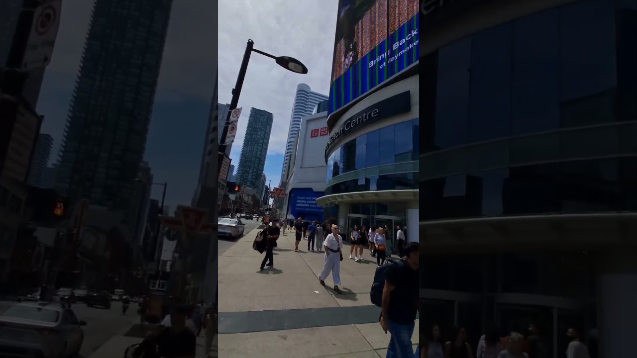 Toronto 4K (Canada) - Yonge-Dundas Square 2