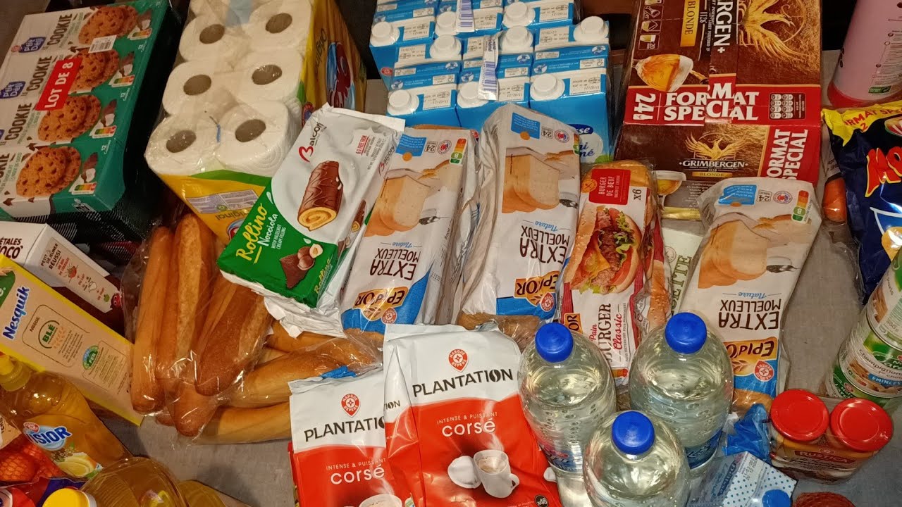 RETOUR DE COURSES .FAMILLE NOMBREUSE . 5 enfants 2 adultes