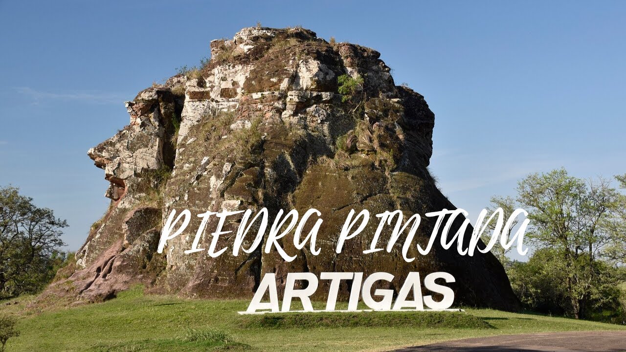Artigas - Uruguay  - La Piedra Pintada - Iglesia de los 33 - Casa Tanat