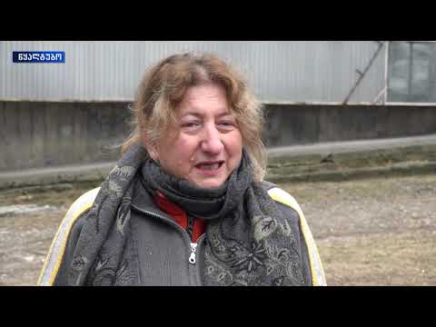 ავარიულ შენობაში კომპაქტურად ჩასახლებული  მცხოვრები დევნილები აქციას მართავენ