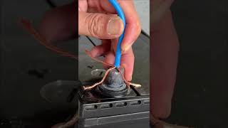 🔋 Simple & Secure Battery Wire Connection That Won’t Come Loose! #DIYRepair ##TechTips