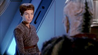 T'pol and Archer negotiate with trader D'Marr wile Trip flirts