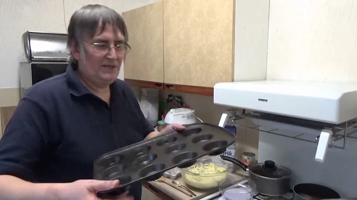 In Julie's Kitchen - currant cakes and a mistake!