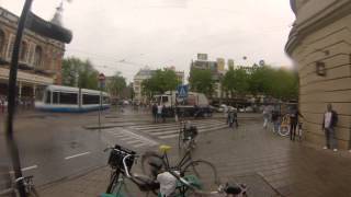 Площадь Leidseplein во время дождя