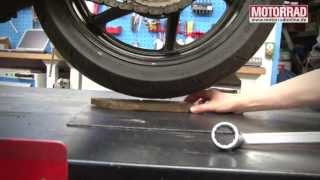 MOTORRAD-Werkstatt: Reifenwechsel Tutorial - Teil 1 - YouTube
