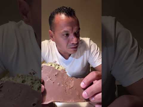 تجربة الشوكولاتة بحشوة البيستاشيو والكنافة      