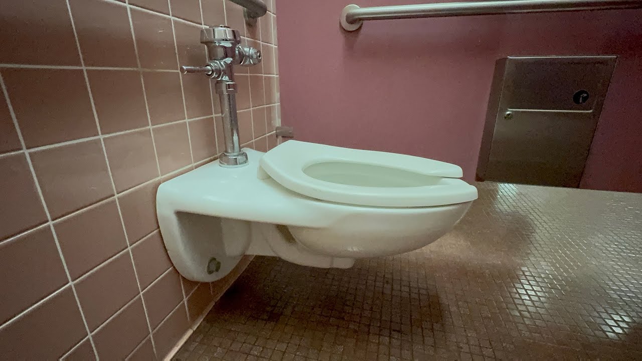 Kohler Toilet Flush @ KCC | Kapi’olani Community College, Ohia Building ...