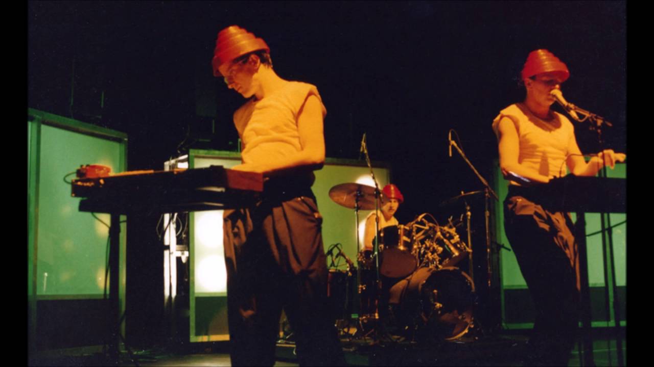 DEVO - live in Detroit, MI, USA 1982-11-06 - YouTube