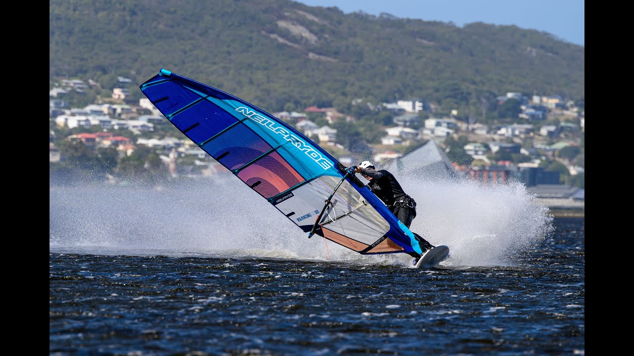 Windsurfing Albany - Woody ripping.