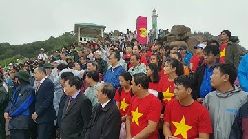 Chào cờ đón ánh bình minh năm mới trên điểm cực Đông của Tổ quốc