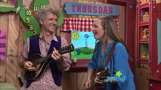 "Honey Bee" played by Dan Zanes and Elizabeth Mitchell on the Sunny Side Up Show (2013)