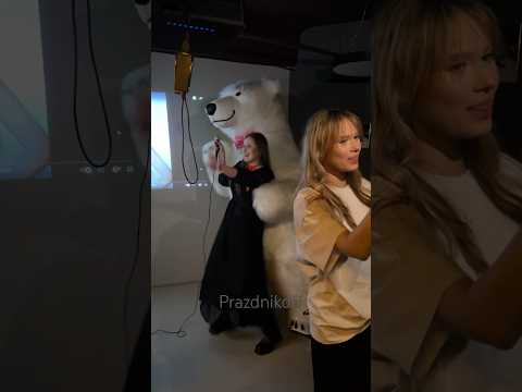 НЕ ПОНЯЛ КУДА ПОПАЛ 😱 когда открылась дверь. Поздравление от медведя с 20-летием
