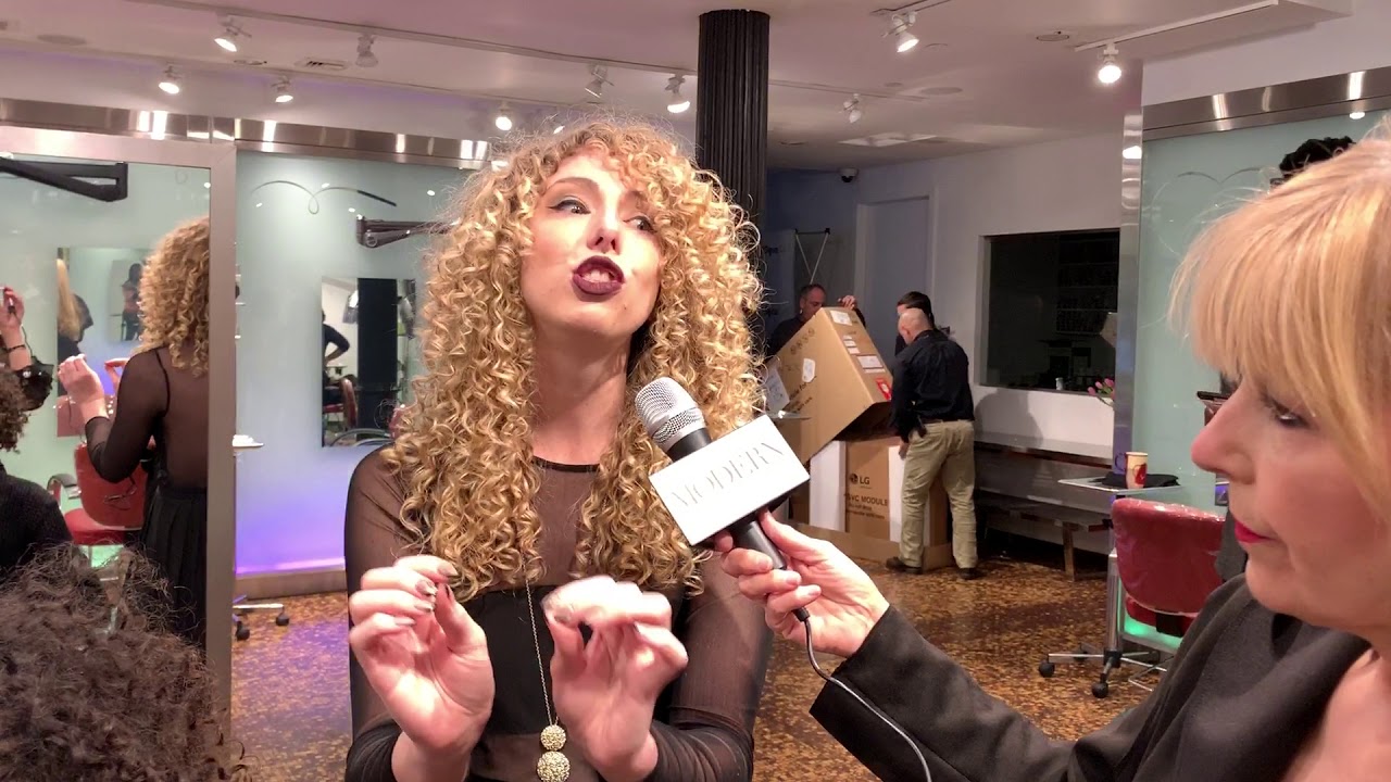 HAIR TUTORIAL: How To Fight Frizz