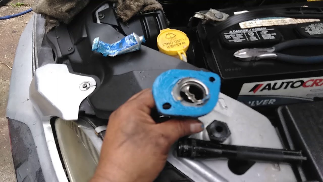 04-10 Chrysler Pacifica. how to remove the thermostat ...como quitar el  termostato facil