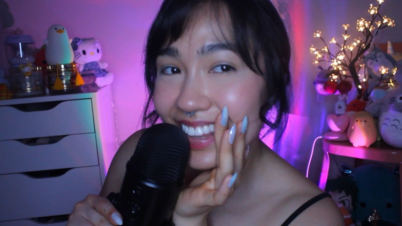 ASMR | SUSSURRANDO NO SEU OUVIDINHO com INAUDÍVEL e ESTALINHOS