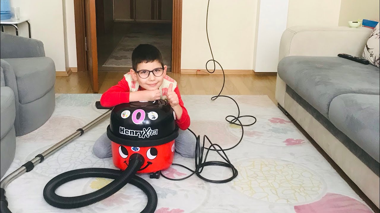 Philips Maraton ve Henry Extra Elektrik Süpürgesiyle Miraç Kuzeni Emirle Birlikte Evi Süpürdü