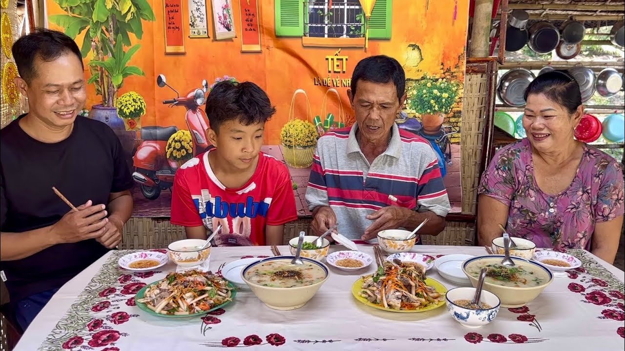 Cháo Gà Gỏi Ngó Sen Khai Xuân Đầu Năm Mong Gặp Nhiều Mai Mắn trong Năm Mới /at6n