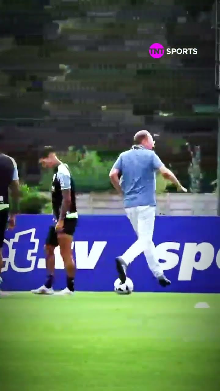 TEXTOR MOSTRANDO TODA A SUA (FALTA DE) HABILIDADE NO TREINO DO BOTAFOGO ANTES DA FINAL DA LIBERTA