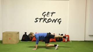Bear crawl, met leg extension
