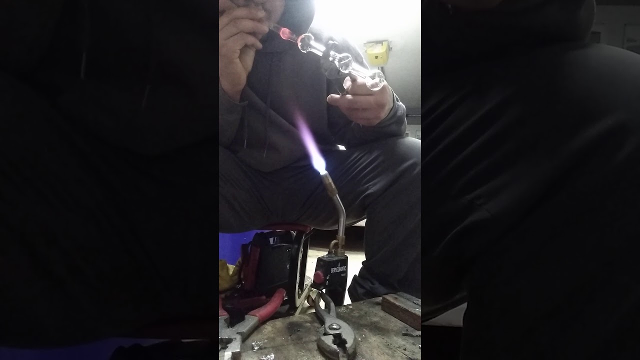 How to make a water bubbler/pipe