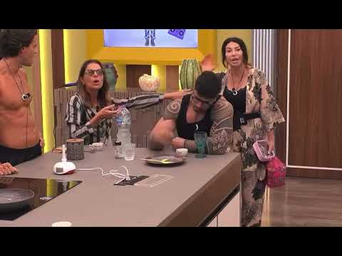 Video Grande Fratello VIP - Scontro tra Carmen e Marina