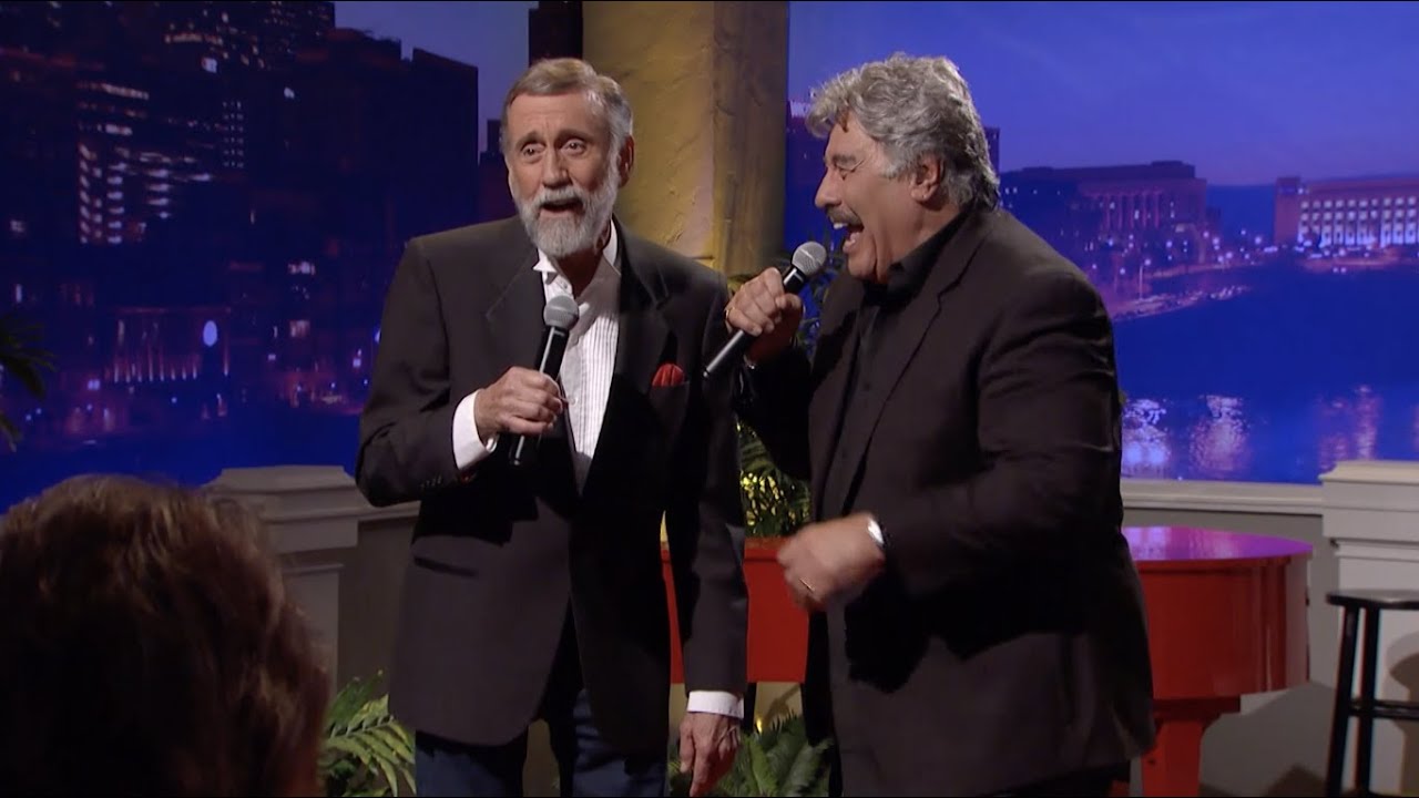 Ray Stevens & Tony Orlando - "Tie a Yellow Ribbon Round the Ole Oak Tree" (Live CabaRay Nashville) adlı videoyu YouTube'da izle Ray Stevens & Tony Orlando - "Tie a Yellow Ribbon Round the Ole Oak Tree" (Live CabaRay Nashville) adlı videoyu YouTube'da izle