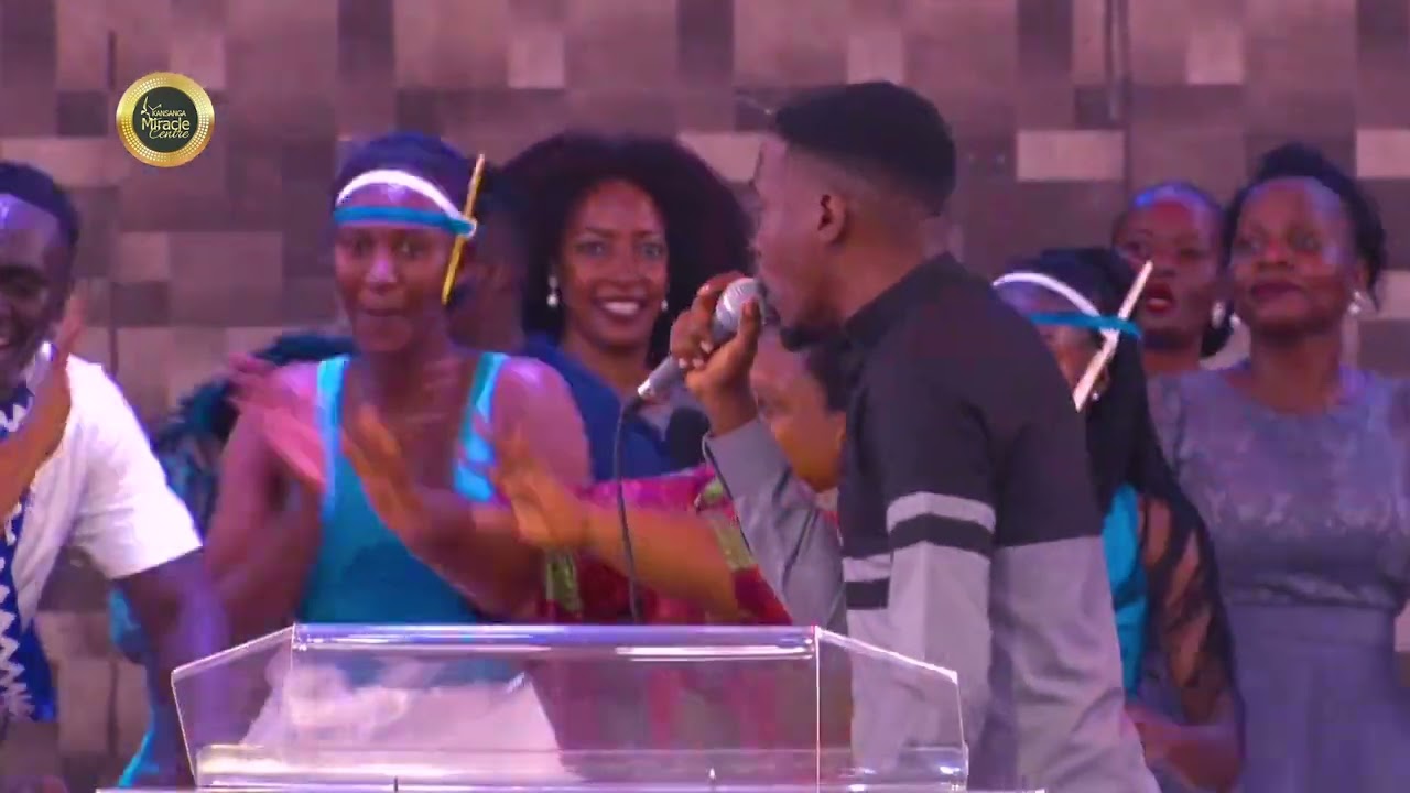 KINYARWANDA PRAISE SONGS - GODFREY KWEZI & KMC MASS CHOIR