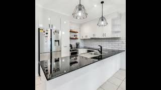 4 First Light Court, Coomera Waters