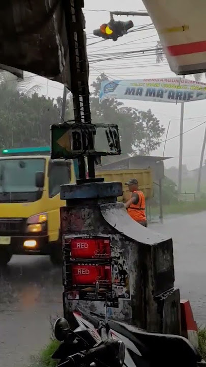 kerja saat hujan #mentahan #mentahanvideo #mentahanvideolirik