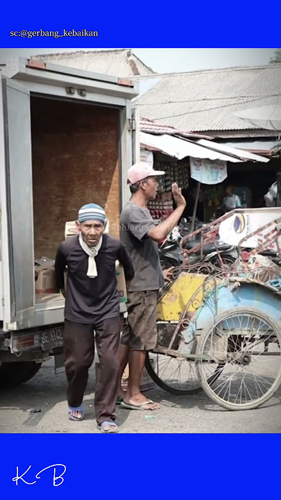 momen sang kakek yang bekerja sebagai kuli pangul di pasar