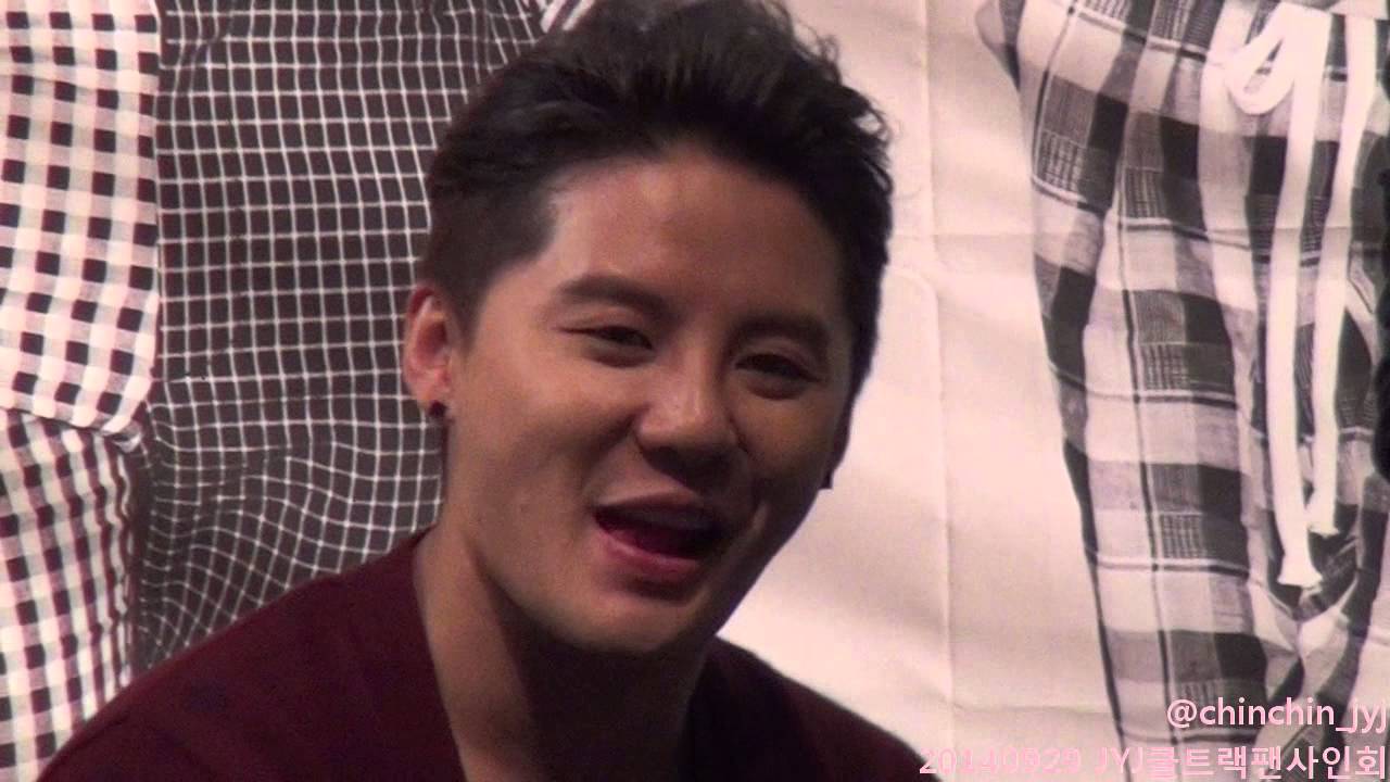 140929 JYJ팬사인회 - 사인 먼저 끝낸 준수