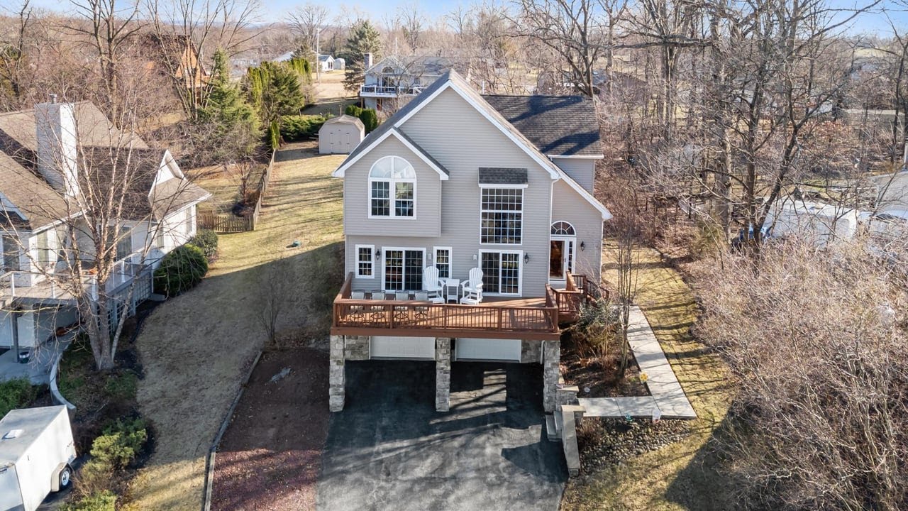 8 Pleasanton Dr, East Berlin, PA