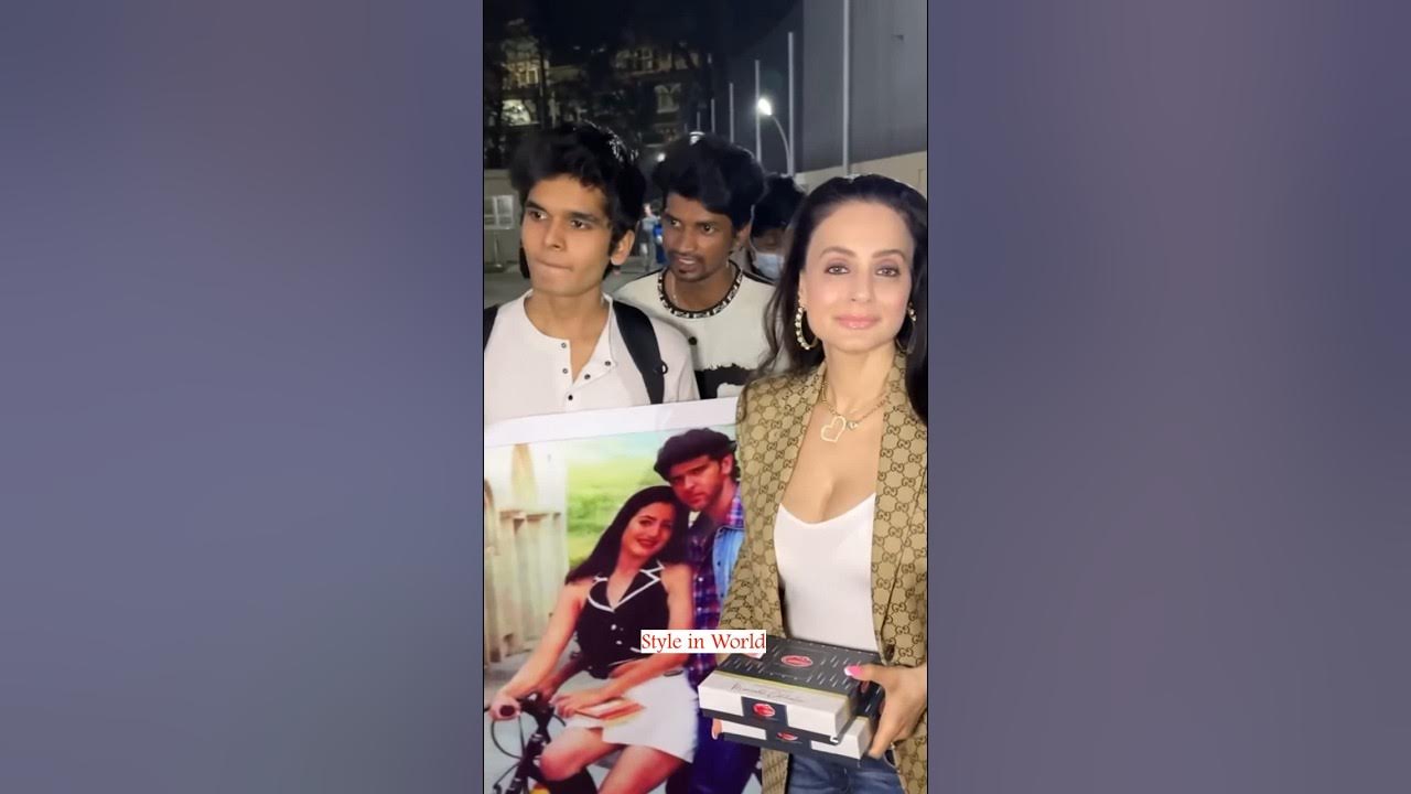 Ameesha Patel Arrives to Celebrate 25 Years of "Kaho Na Pyaar Hai" Ameesha Patel Arrives to Celebrate 25 Years of "Kaho Na Pyaar Hai"